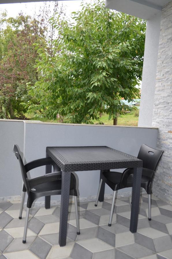 Apartmani Ana Vrdnik Exterior foto